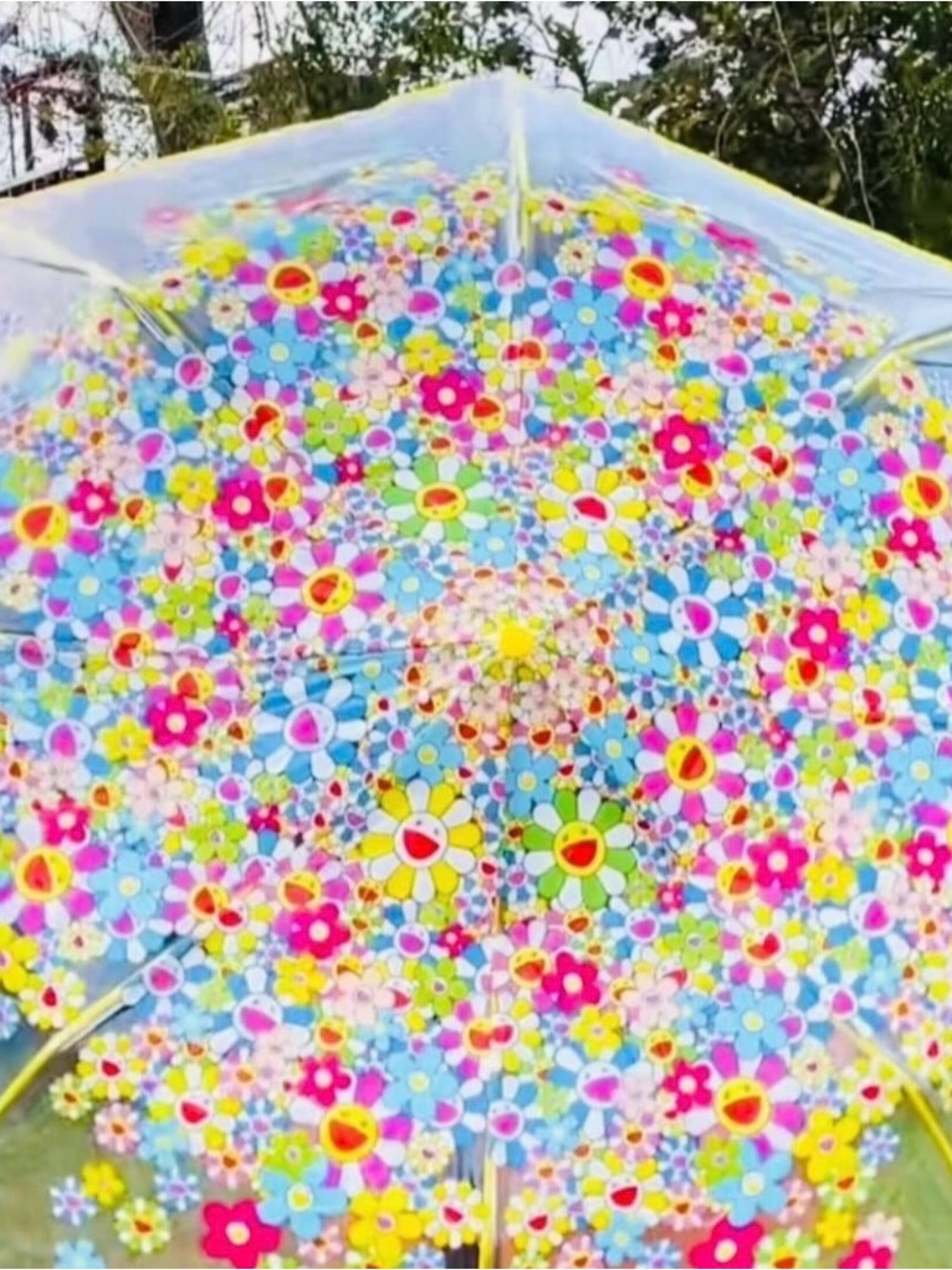 Marc Jacobs Daisy Parfums 
Colab Takashi Murakami Umbrella Floral Yellow 
NWT